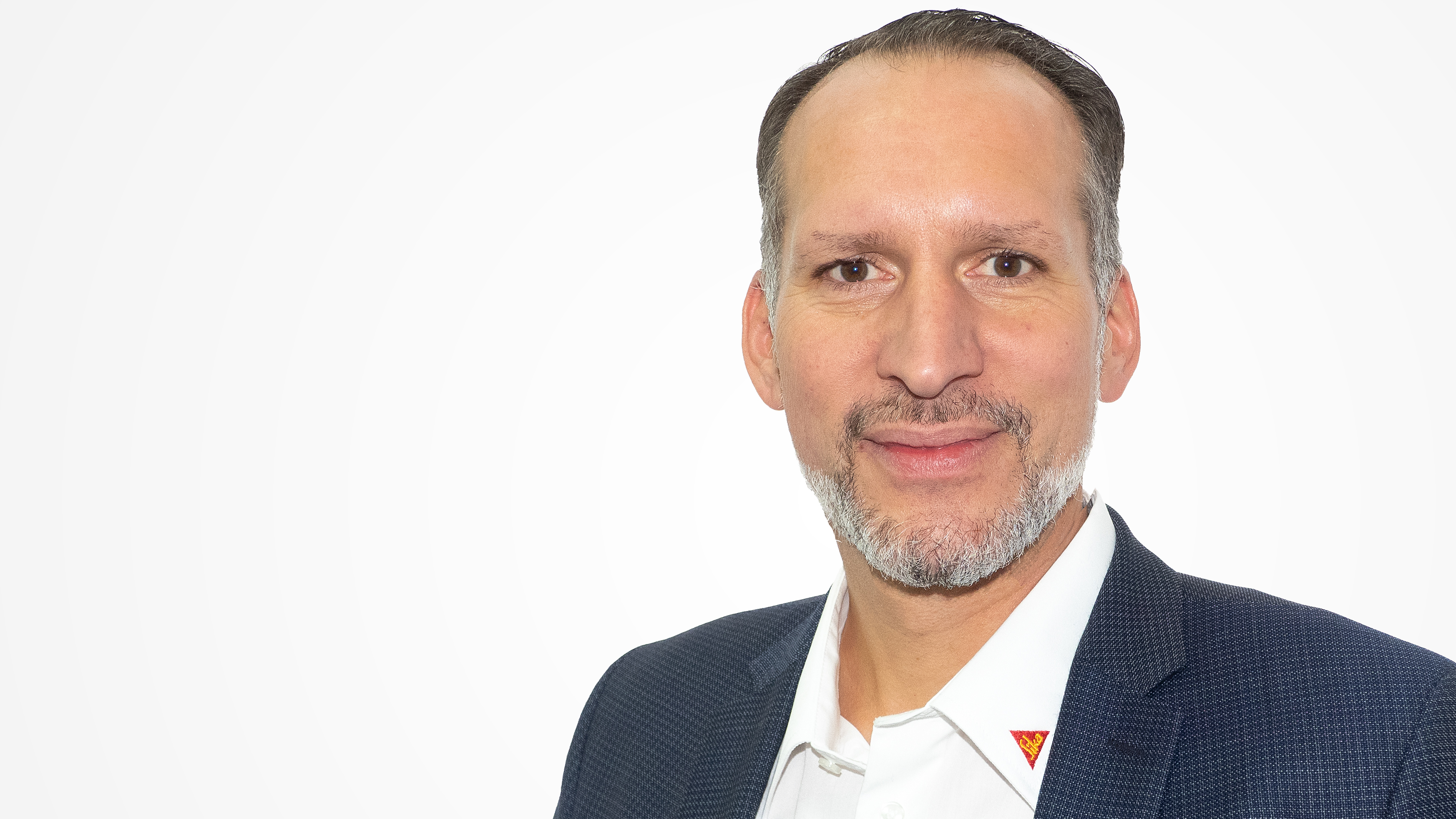 Portraitfoto Mischa Marty, Geschäftsbereichsleiter Innenausbau & Handel